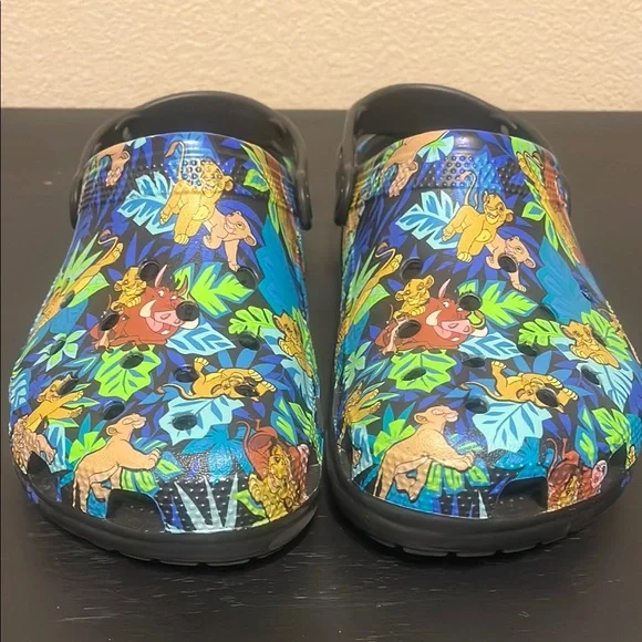 Disney’s The Lion King CROCS Men’s 8, Women’s 10 - Picture 2 of 7